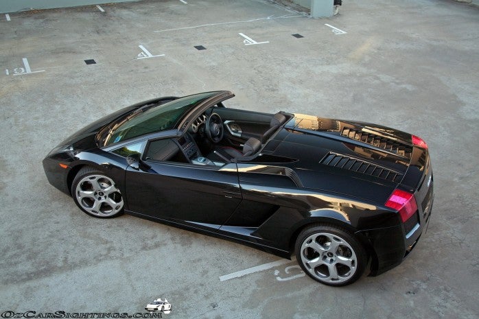 They sure do in the Lambo Spyder the convertible version of Lamborghini's