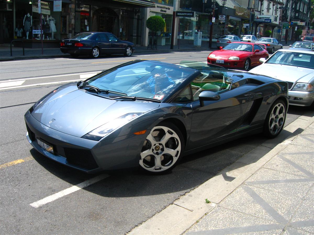 yellow lamborghini gallardo