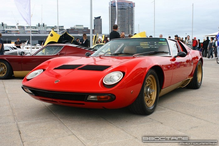 md_Lamborghini_Miura_SV_-_(red)_-_front_left_1_(Docklands,_Vic,_19_April_09).JPG